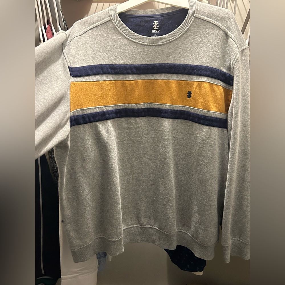 XL Izod crew neck sweater